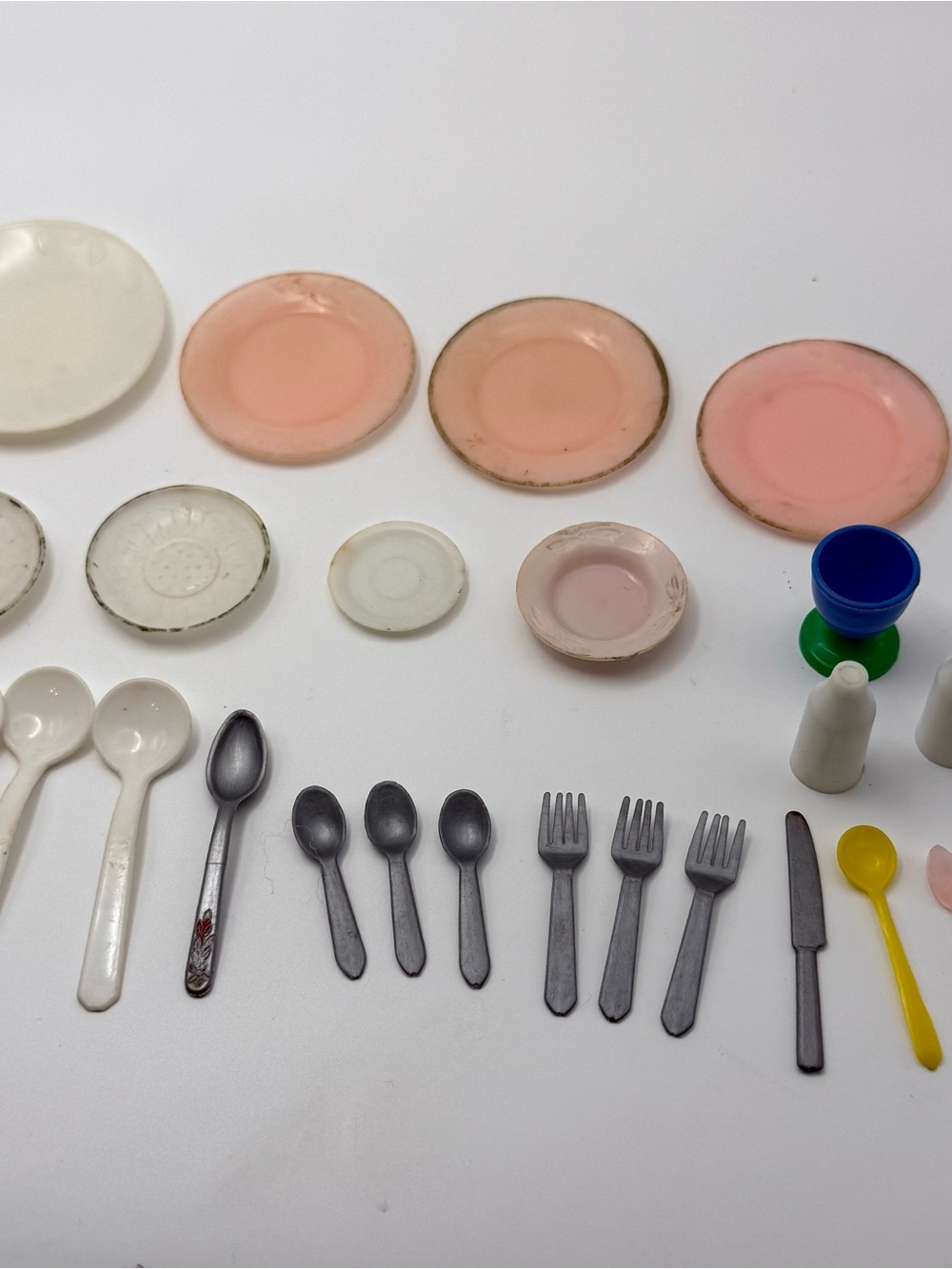 Huge Lot of Vintage Barbie Dishes Kitchen Ware Silverware, Cups And
Plates